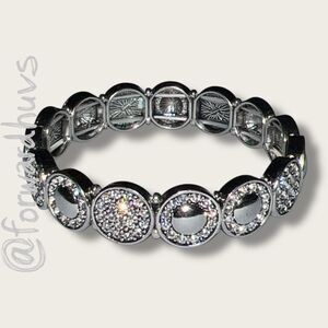 Silver‑Tone Stretch Bracelet with Rhinestone Accents
